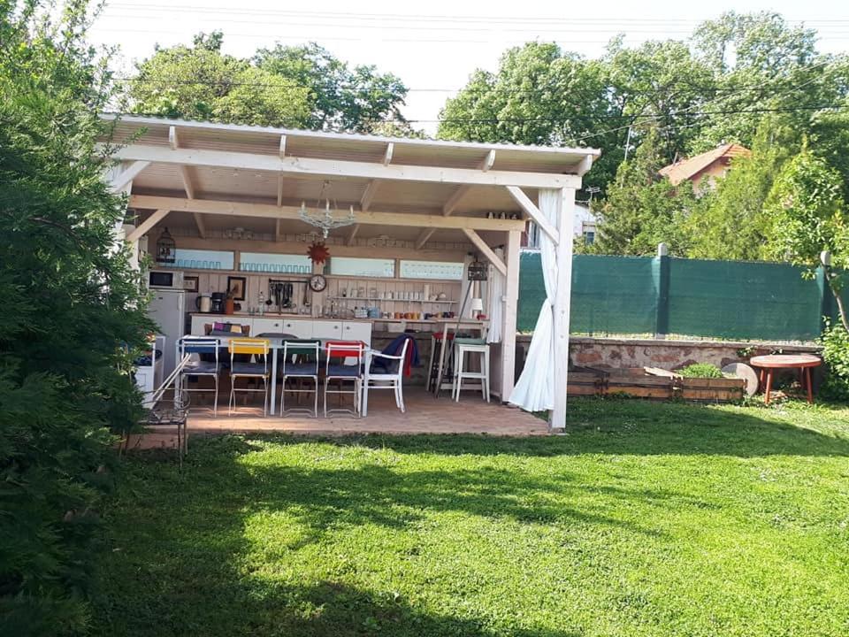 Fueloep Villa Apartmanhaz Balatonszepezd Exterior foto