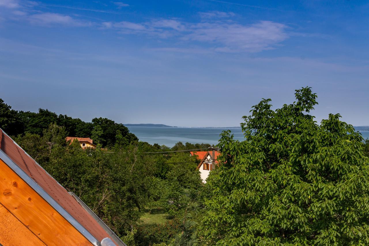 Fueloep Villa Apartmanhaz Balatonszepezd Exterior foto