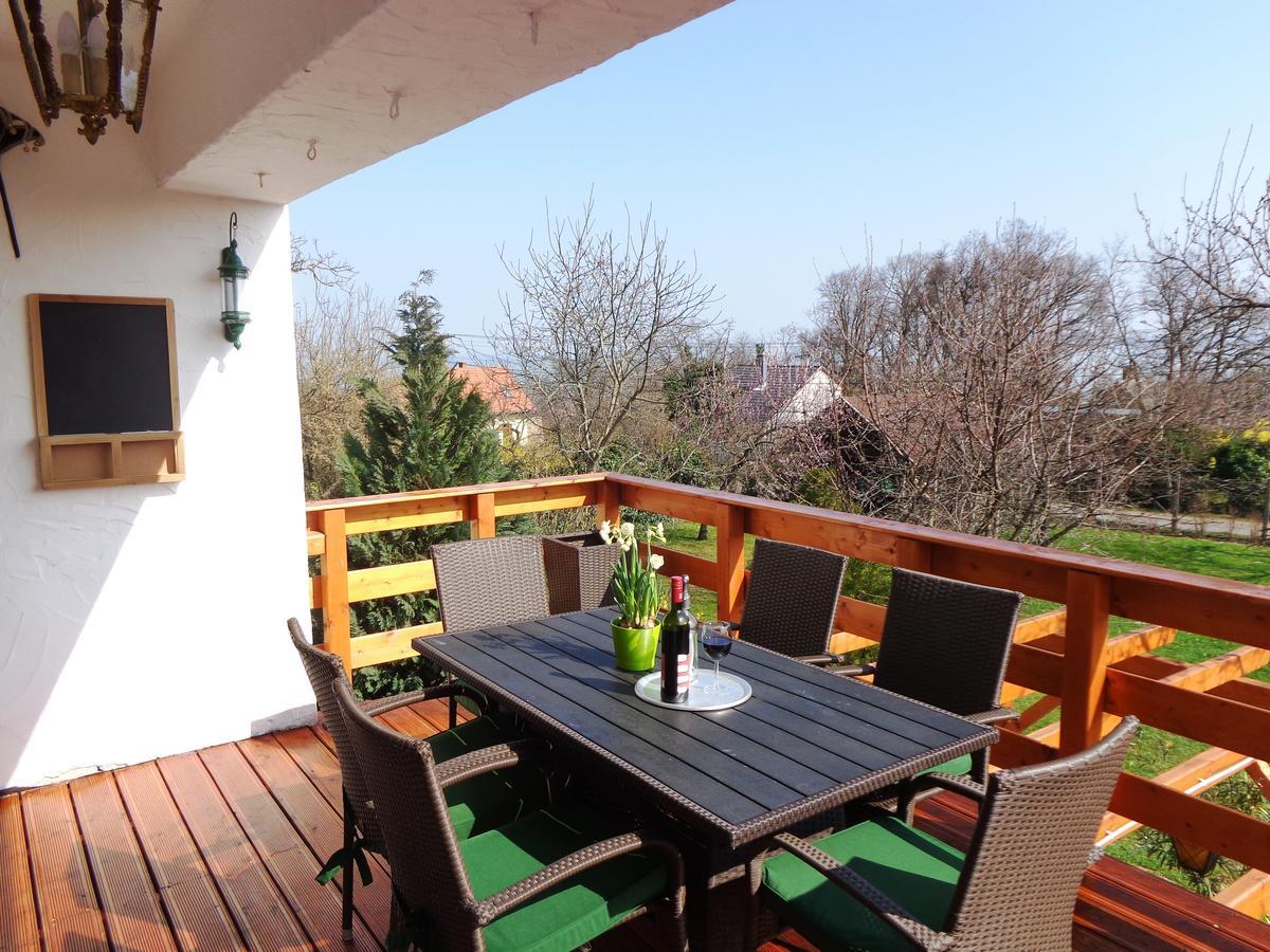 Fueloep Villa Apartmanhaz Balatonszepezd Exterior foto