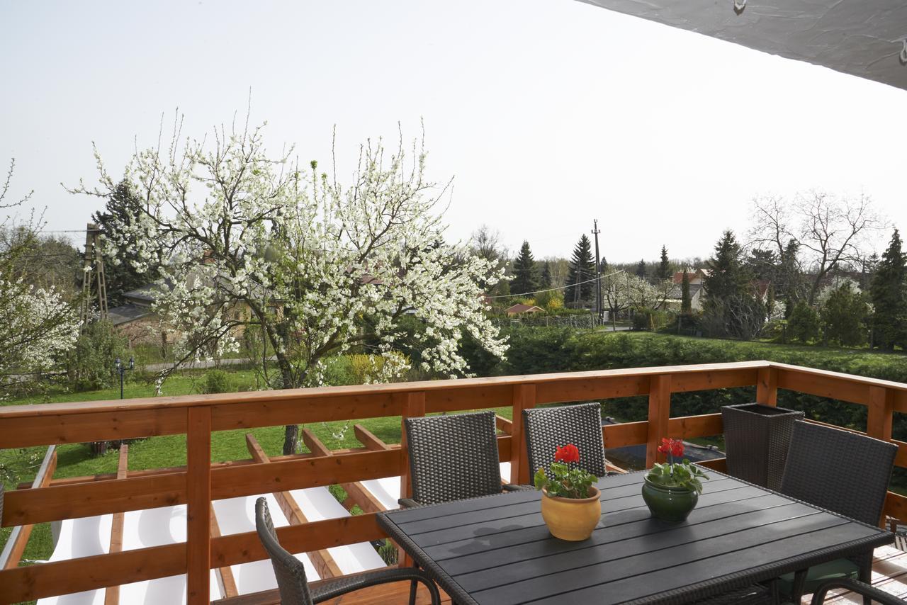 Fueloep Villa Apartmanhaz Balatonszepezd Exterior foto