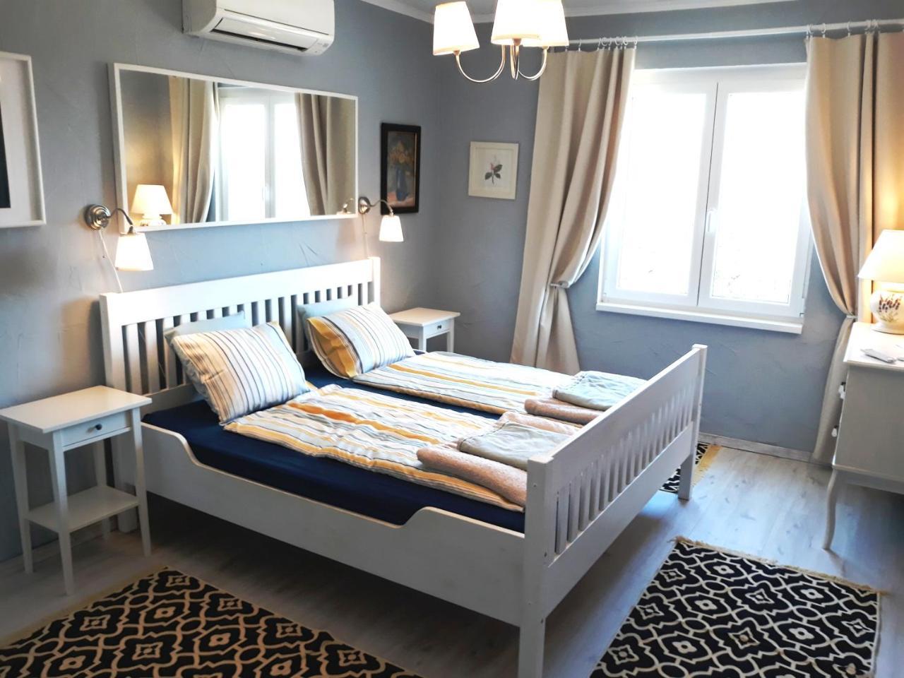 Fueloep Villa Apartmanhaz Balatonszepezd Exterior foto