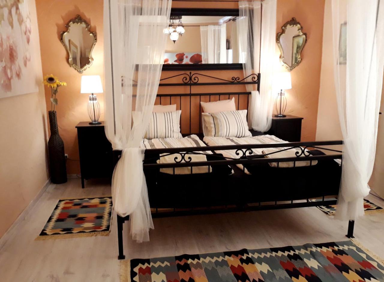 Fueloep Villa Apartmanhaz Balatonszepezd Exterior foto