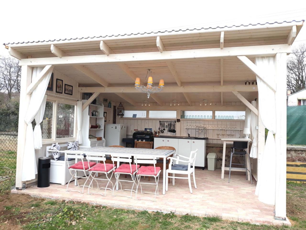Fueloep Villa Apartmanhaz Balatonszepezd Exterior foto