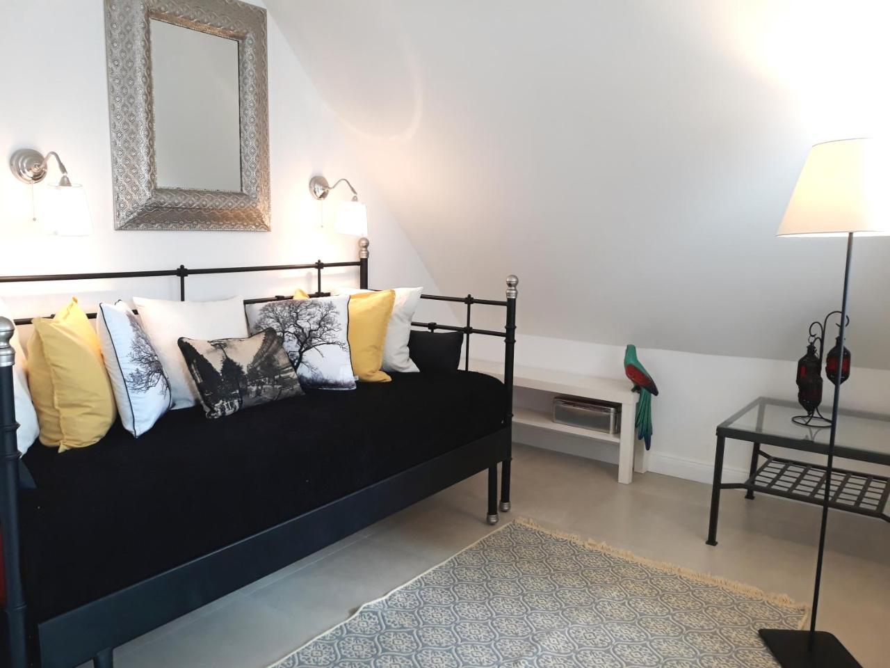 Fueloep Villa Apartmanhaz Balatonszepezd Exterior foto
