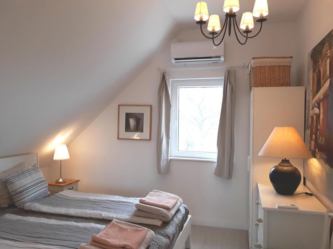 Fueloep Villa Apartmanhaz Balatonszepezd Exterior foto