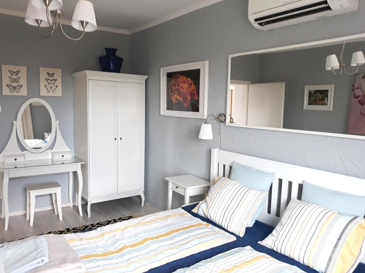 Fueloep Villa Apartmanhaz Balatonszepezd Exterior foto